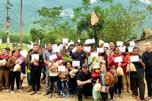 Cận cảnh hành trình đưa gần 300 triệu đồng tới với đồng bào vùng xa, nhiều nơi vẫn còn bị cô lập ở Quảng Bình và Quảng Trị
