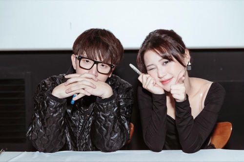 Han Sara rạng rỡ mừng sinh nhật tuổi 20 bên Tùng Maru và hàng trăm fan