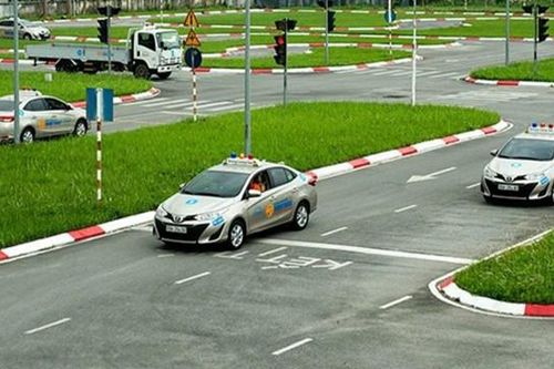 Phân định bộ chủ quản sát hạch và cấp giấy phép lái xe: Có nên thăm dò dư luận?