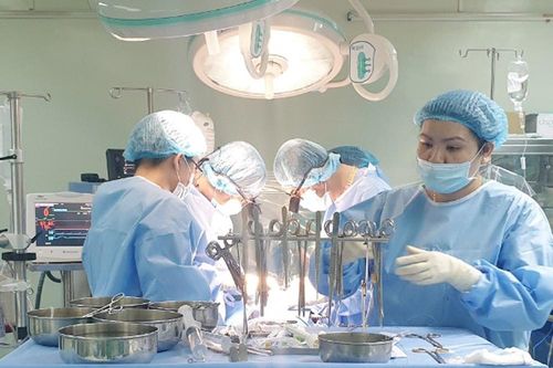 Người đàn ông suýt mất mạng vì nghiện hút thuốc lá