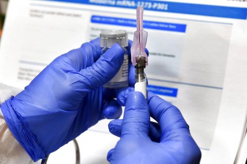 Vaccine Moderna hiệu quả 94,5%, chứng khoán Mỹ sẽ tăng kỷ lục
