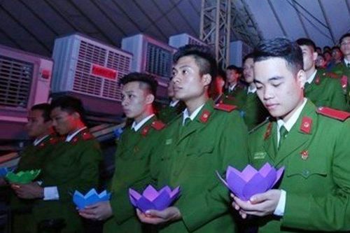 'Người bạn đường' cho người ra đi, vì người ở lại...