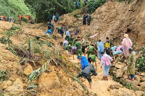 Quảng Nam: Tìm thấy thi thể người đàn ông bị sạt lở vùi lấp
