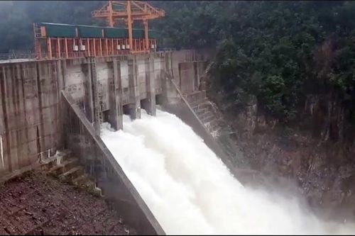 Công an giám sát 24/24 một thủy điện ngang nhiên tích nước trái phép
