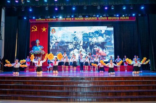 Câu chuyện âm nhạc đầy sắc màu chào tân sinh viên trường Đoàn