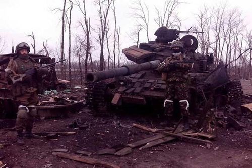 Nhìn lại thảm cảnh của xe tăng, thiết giáp Ukraine ở 'chảo lửa' Debaltsevo