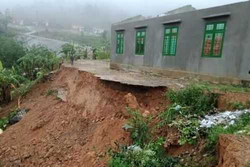 Quảng Ngãi: Nhiều điểm trường ở Trà Bồng phải học nhờ, học tạm