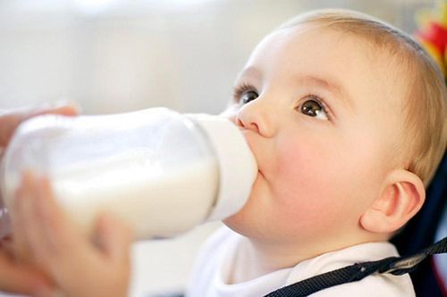 Bé trai 'mập tròn quay' nhập viện khẩn cấp vì thiếu máu nặng