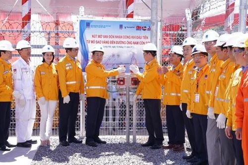 Petrovietnam/PV GAS đón nhận dòng khí đầu tiên từ mỏ Sao Vàng đến đường ống Nam Côn Sơn 2