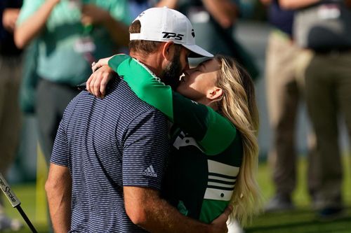 Vị hôn thê đứng sau thành công của Dustin Johnson
