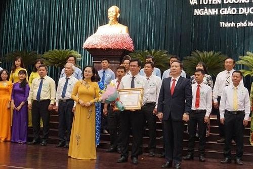 'Giáo viên vừa là kỹ sư kiến thiết nền tảng tri thức, vừa là người truyền cảm hứng'