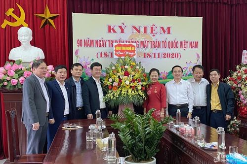 Đồng chí Nguyễn Đức Trung chúc mừng Ủy ban MTTQ Việt Nam tỉnh Nghệ An nhân kỷ niệm 90 năm ngày truyền thống