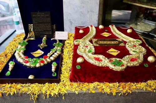 Bánh dát vàng hút khách tại Ấn Độ dịp lễ Diwali
