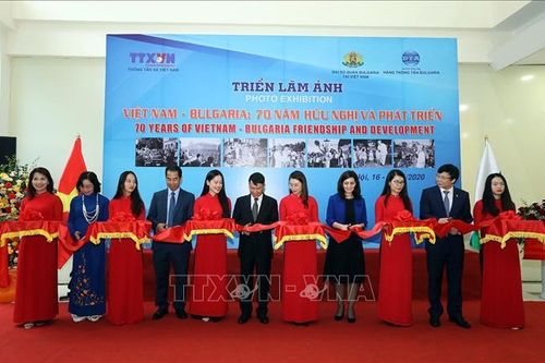 Khai mạc triển lãm ảnh 'Việt Nam - Bulgaria: 70 năm Hữu nghị và Phát triển'