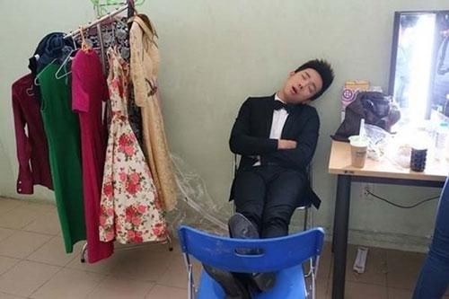 CLIP: 'Hết hồn' trước nhan sắc của các sao nam Việt khi bị chụp lén