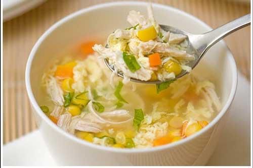 Súp gà ngô non bổ dưỡng, sánh mịn cho bữa tối nhẹ bụng