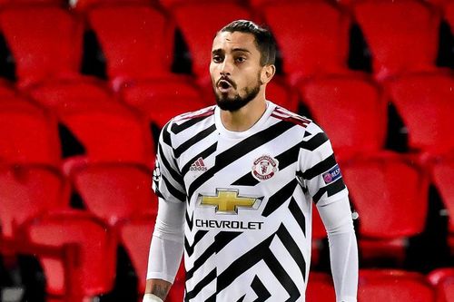 Alex Telles tái mắc COVID-19