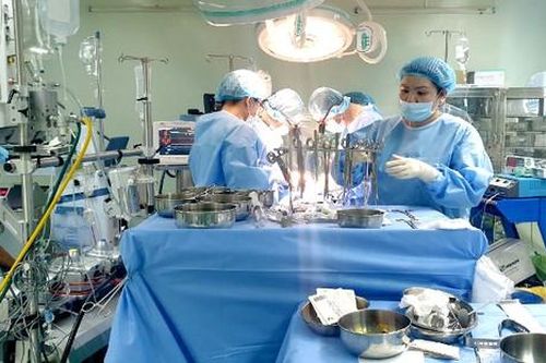 Phẫu thuật cấp cứu thành công cho bệnh nhân bị suy tim