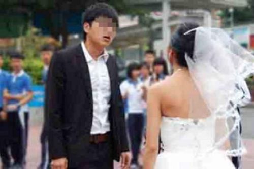Bị đòi thêm phí đón dâu, chú rể bực dọc đưa ra tuyên bố gây sốc với cô dâu