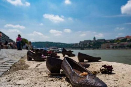 Sông Danube và những đôi giày tưởng niệm