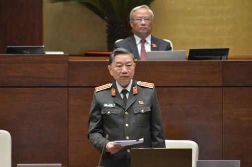 Quốc hội thảo luận Luật Giao thông đường bộ, Bộ trưởng Tô Lâm khẳng định không tách luật, chia quyền