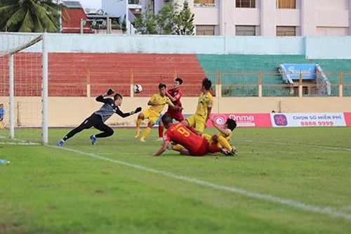 Gia Định giành vé cuối cùng thăng hạng Nhất mùa bóng năm sau