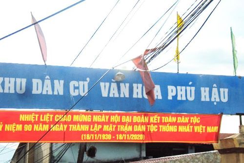 Cần dựng lại cây treo cờ