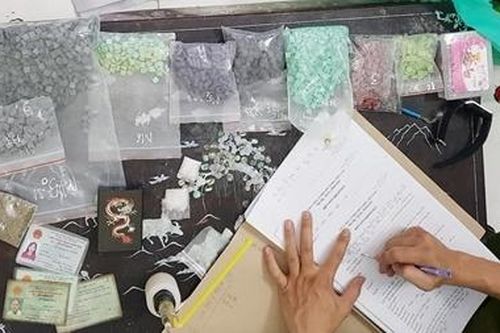 Phát hiện điểm sản xuất ma túy lớn có súng