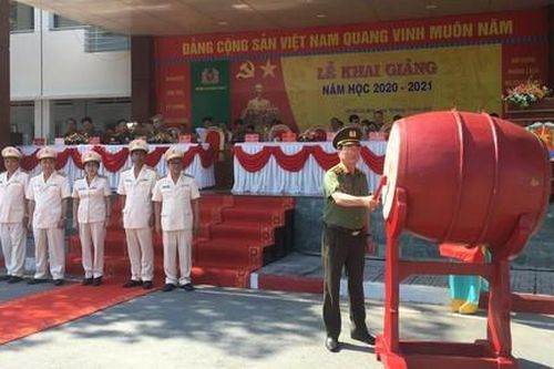 Thứ trưởng Nguyễn Văn Thành dự khai giảng tại Trường Cao đẳng CSND II