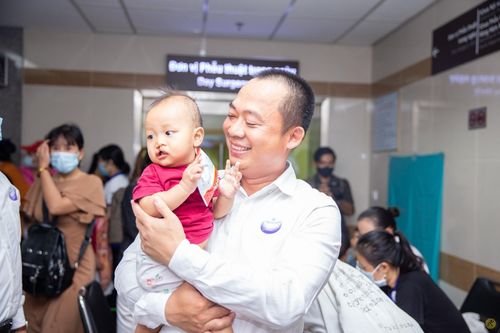 Điện Máy Xanh và LG mang nụ cười trọn vẹn cho trẻ em hở hàm ếch