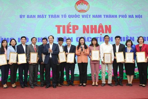 Tiếp nhận trên 27,8 tỷ đồng ủng hộ các tỉnh miền Trung khắc phục hậu quả thiên tai