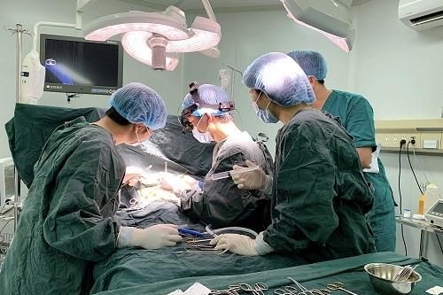 Thắt ống động mạch cho trẻ 10 ngày tuổi sinh non tháng
