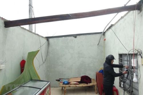 19 người bị thương khi chằng chống nhà cửa chống bão số 13