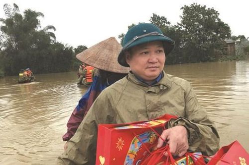 Những người đi vào tâm bão