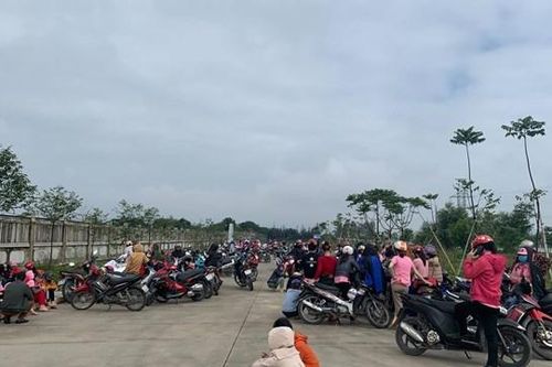 Hàng trăm công nhân đình công đòi quyền lợi