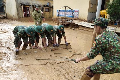 Tiếng ê a đọc bài trong ngôi trường từng bị lũ bùn vùi lấp