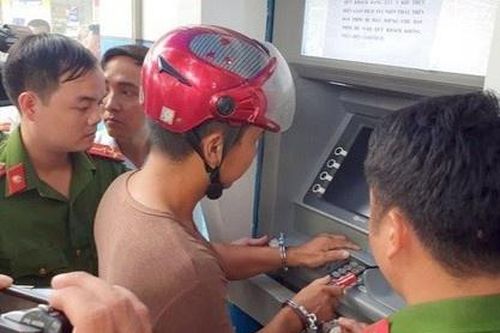 Cựu cán bộ Sacombank bán thông tin cho tội phạm