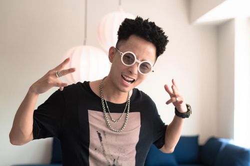 Đối thủ Rhymastic nhận thua vì 'bão' một sao trên fanpage