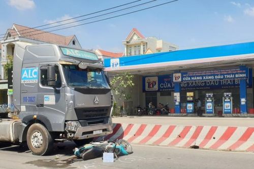 Tai nạn giao thông mới nhất hôm nay 17/11: Xe bồn kéo lê xe máy, tài xế xe ôm tử vong thương tâm