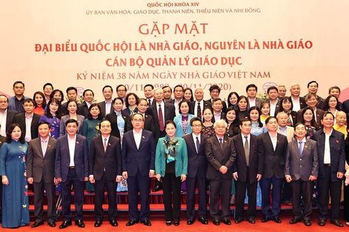 Chủ tịch Quốc hội gặp mặt đại biểu Quốc hội là nhà giáo, cán bộ quản lý giáo dục