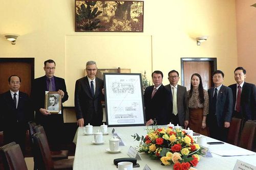 Lâm Đồng tiếp nhận bản sao thiết kế Dinh vua Bảo Đại