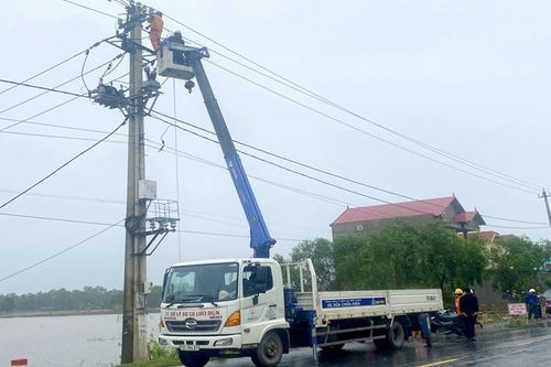 Khẩn trương đối phó hoàn lưu bão số 13