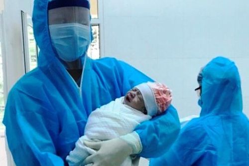 Lào Cai: Sản phụ 'vượt cạn' thành công trong khu cách ly