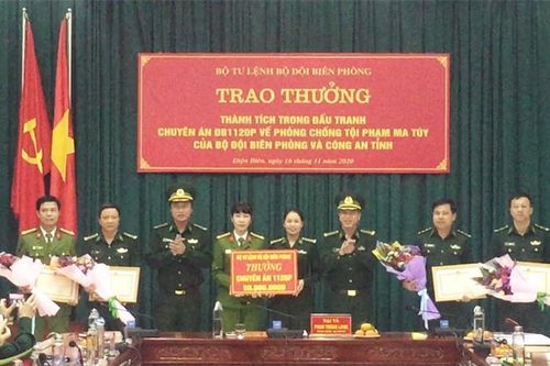 Trao thưởng thành tích trong đấu tranh Chuyên án ĐB1120p