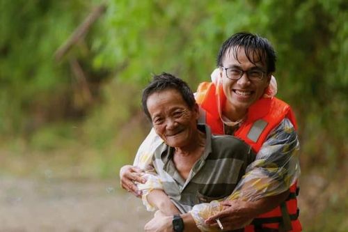 Hành trình 30 ngày băng rừng, lội lũ đồng hành cùng bà con miền Trung