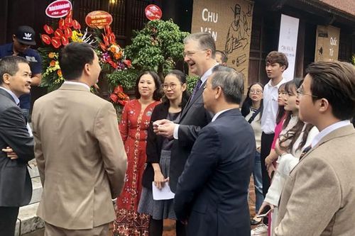 Đại sứ Mỹ thăm Văn Miếu nhân ngày Nhà giáo Việt Nam