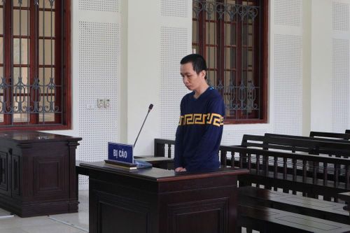 Xin tiền uống rượu bất thành, nghịch tử cầm dao đâm cha
