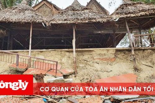Dãy nhà hàng dọc bãi biển An Bàng bị sóng đánh tan tác