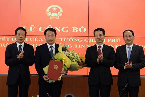 Bộ Thông tin và Truyền thông có Thứ trưởng 37 tuổi