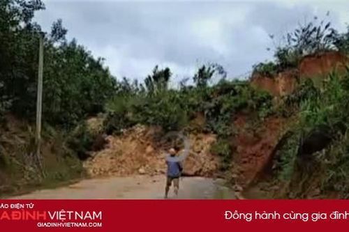 Sạt lở núi ở Quang Nam: Chia cắt Quốc lộ 40B, gây ách tắc giao thông
